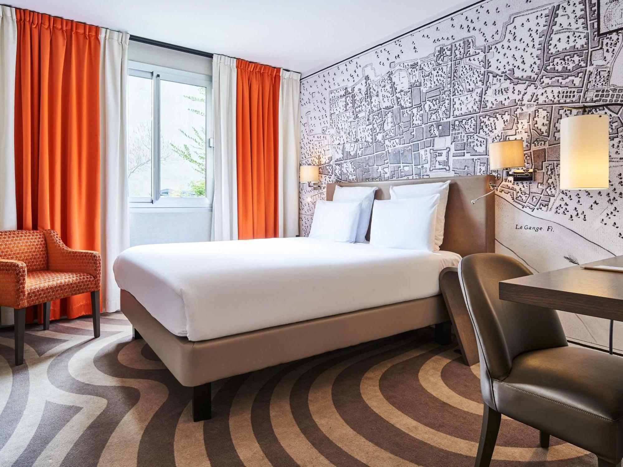 Hotel Mercure Tour Eiffel Grenelle 4*